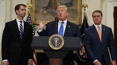 Trump apoya propuesta para limitar inmigración legal