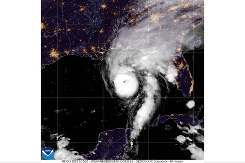 Esta imagen satelital del viernes 9 de octubre de 2026, proporcionada por la Oficina Nacional de Administración Oceánica y Atmosférica de Estados Unidos, muestra al huracán Isaias en el Golfo de México. (Oficina Nacional de Administración Oceánica y Atmosférica vía AP)