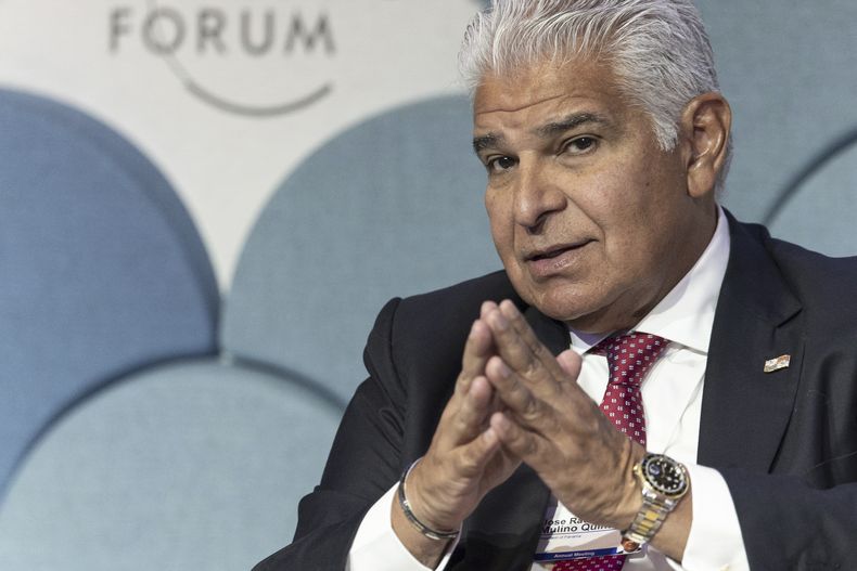 El presidente de Panamá, José Raúl Mulino Quintero, habla durante una sesión de panel en la 55ª reunión anual del Foro Económico Mundial en Davos, Suiza, el miércoles 22 de enero de 2025. (Michael Buholzer/Keystone vía AP)
