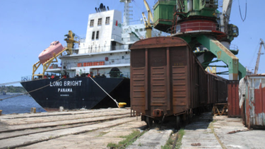 portuario de cienfuegos denuncia explotacion laboral y sugiere una huelga similar a la del puerto de la habana