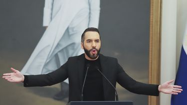 ARCHIVO - El presidente salvadoreño Nayib Bukele ofrece una conferencia de prensa el 14 de enero de 2025, en San Salvador, El Salvador. (AP Foto/Salvador Meléndez, archivo)