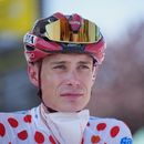 El danés Jonas Vingegaard porta el maillot al mejor en ascensos al inicio de la novena etapa del Tour de Francia en Malemort el domingo 12 de julio del 2026. (AP Foto/Mosaab Elshamy)