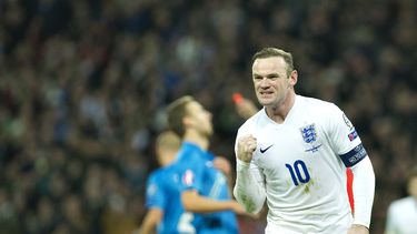 americateve | El jugador de Inglaterra, Wayne Rooney, festeja un gol contra Eslovenia en las eliminatorias de la Eurocopa el s&aacute;bado, 15 de noviembre de 2014, en Londres. (AP Photo/Bogdan Maran)