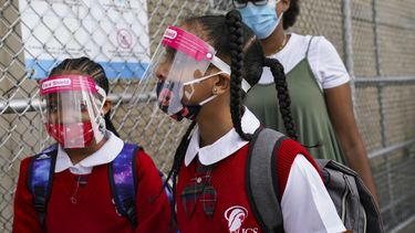 multiples casos de covid-19 en las escuelas publicas de miami