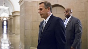 americateve | El republicano John Boehner, presidente de la C&aacute;mara de Representantes, llega al Capitolio en Washington el lunes 7 de octubre de 2013. (Foto AP/J. Scott Applewhite)