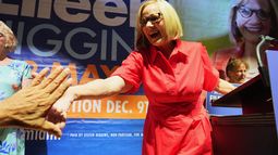 La alcaldesa electa de Miami, la demócrata Eileen Higgins, celebra después de ganar los comicios, el martes 9 de diciembre de 2025, en Miami. (AP Foto/Lynne Sladky)