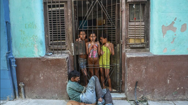 tras la subida del valor del dolar los cubanos son 700% mas pobres que en 2021