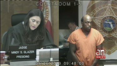 comparece en corte  hombre que ataco a martillazos a  pareja de turistas en miami beach