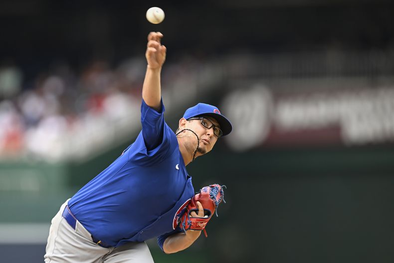 El mexicano Javier Assad, abridor de los Cachorros de Chicago, lanza en el juego del sábado 31 de agosto de 2024, ante los Nacionales de Washington (AP Foto/John McDonnell)