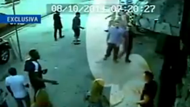 Buscan a hombre que apuñaló a otro en discoteca