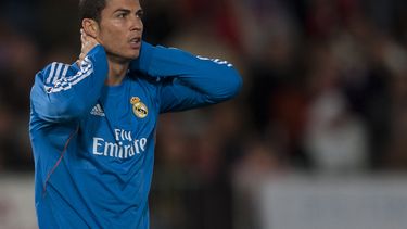 americateve | El jugador del Real Madrid, Cristiano Ronaldo, gesticula tras fallar una ocasi&oacute;n de gol en un partido contra el Almer&iacute;a el s&aacute;bado, 23 de noviembre de 2013, en Almer&iacute;a, Espa&ntilde;a. (AP Photo/Daniel Tejedor)