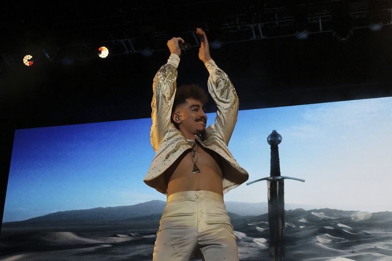 El cantante estadounidense Josh Kiszka de Greta Van Fleet durante su concierto en el Festival Vive Latino en la Ciudad de México el sábado 16 de marzo de 2024. (Foto AP/Ginnette Riquelme)