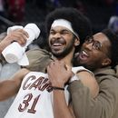 Love y Allen dan triunfo a diezmados Cavs ante Pistons