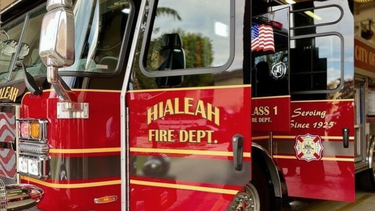 departamento de bomberos de hialeah estreno nuevo camion electrico