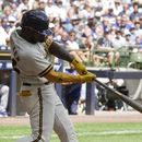 McCutchen logra 2 jonrones; Cerveceros se imponen a Dodgers