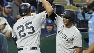 Yanquis suman 4 jonrones y trituran a Reales