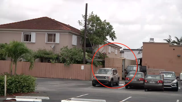 vecinos de funeraria en hialeah protestan por contenedor que guardar cientos de cadaveres