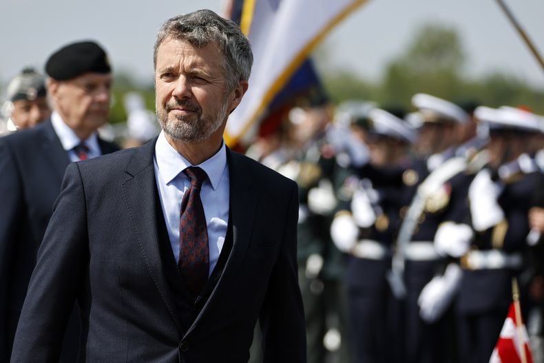 El rey de Dinamarca Frederik X en una ceremonia en Normandía, Francia, el 6 de junio del 2024. (AP foto/Jeremias Gonzalez)