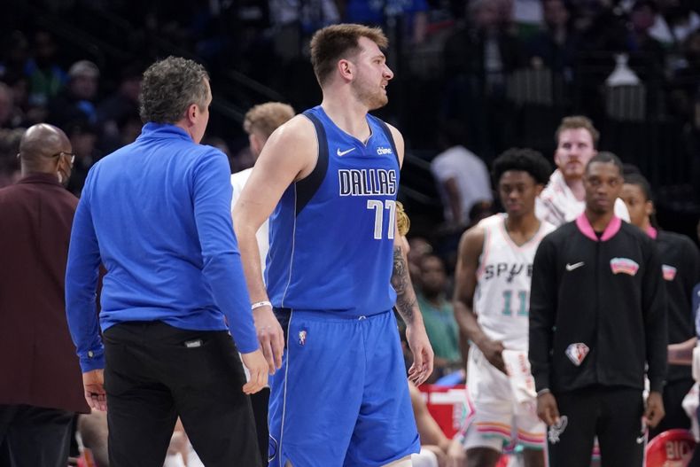 DEP-BAS MAVERICKS-DONCIC