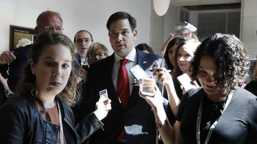 Prometen investigar despido de director de FBI