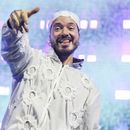 ARCHIVO - J Balvin actúa en la celebración del 40 aniversario de G-SHOCK Shock The World en el Manhattan Center, el 9 de noviembre de 2023, en Nueva York. Balvin dijo a The Associated Press que Amigos, su más reciente sencillo, es un regreso a sus raíces de reggaetón. (Foto CJ Rivera/Invision/AP, archivo)