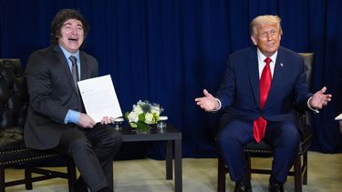 El presidente de Estados Unidos, Donald Trump, se reúne con su homólogo argentino Javier Milei durante la Asamblea General de las Naciones Unidas, el martes 23 de septiembre de 2025, en Nueva York. (AP Foto/Evan Vucci)
