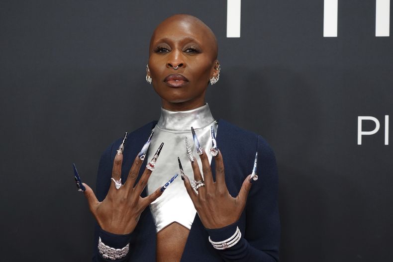 Cynthia Erivo llega a la 67ª entrega anual de los premios Grammy el domingo 2 de febrero de 2025 en Los Ángeles. (Foto Jordan Strauss/Invision/AP)