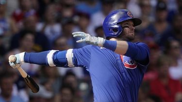 Ian Happ, de los Cachorros de Chicago conecta un jonrón de dos carreras durante la octava entrada del juego de béisbol ante los Cerveceros de Milwaukee, el sábado 29 de junio de 2024, en Milwaukee. (AP Foto/Aaron Gash)