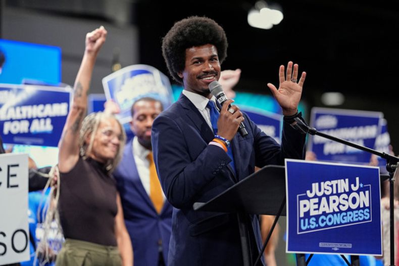El representante demócrata de Memphis y candidato de su partido al Congreso, Justin J. Pearson, habla en un evento de campaña, el viernes 17 de julio de 2026, en Memphis, Tennessee. (AP Foto/George Walker IV)