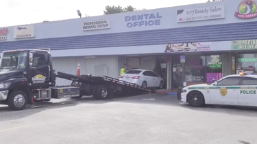 un auto choca contra un consultorio dental de west miami-dade
