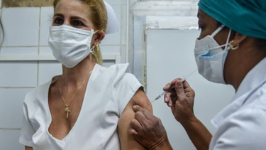 el minsap finaliza la vacunacion contra el coronavirus en la habana, con casi 2.000 contagios diarios