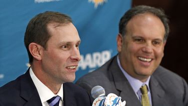 Dolphins contratan a Adam Gase como nuevo entrenador en jefe