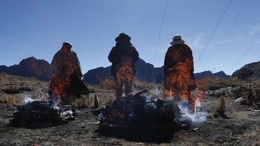 Rituales a la Pachamama engalanan agosto en Bolivia