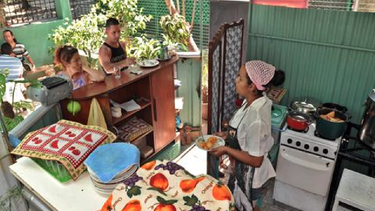 cuba suspende nuevas licencias de trabajo a particulares
