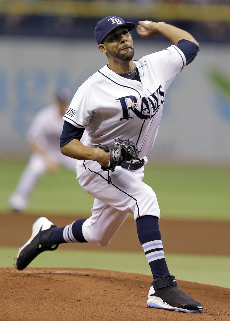 El pitcher de los Rays de Tampa Bay, David Price, lanza contra los Cerveceros el mi&eacute;rcoles, 30 de julio de 2014, en St. Petersburg, Florida. (AP Photo/Chris OMeara)