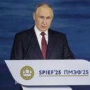 En la imagen, publicada por la Roscongress Foundation, el presidente ruso Vladímir Putin habla en una sesión plenaria del Foro Económico en San Petersburgo, Rusia, el viernes 20 de junio de 2025. (Vyacheslav Viktorov/ Roscongress Foundation vía AP)
