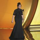 ARCHIVO - Gloria Estefan presenta una actuación de Shakira durante la 67ª entrega anual de los Grammy el domingo 2 de febrero de 2025 en Los Ángeles. (Foto AP/Chris Pizzello, archivo)