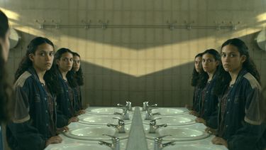 En esta imagen proporcionada por Piano Distribucion, Laura López en una escena de Blanquita. (Piano Distribucion vía AP)