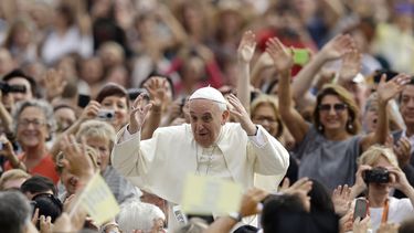 el papa tendra al che guevara a su izquierda en misa en la habana