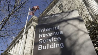 ARCHIVO - Esta fotografía de archivo del 22 de marzo de 2013 muestra el exterior del edificio del Servicio Interno de Impuestos en Washington. (AP Foto/Susan Walsh, archivo)