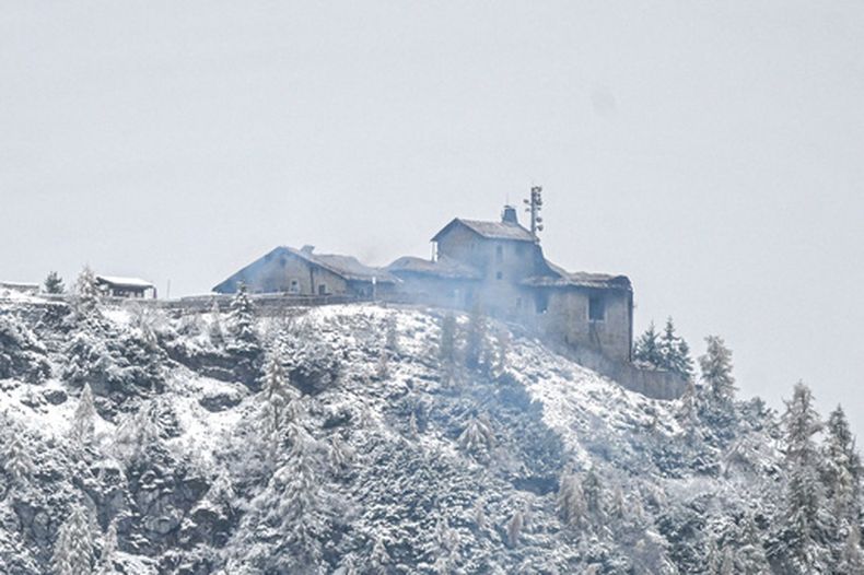 En la imagen, vista del Kehlsteinhaus, en Obersalzberg, cerca de Berchtesgaden, que resultó dañado en un incendio, el 24 de octubre de 2026. (Jason Tschepljakow/dpa via AP)