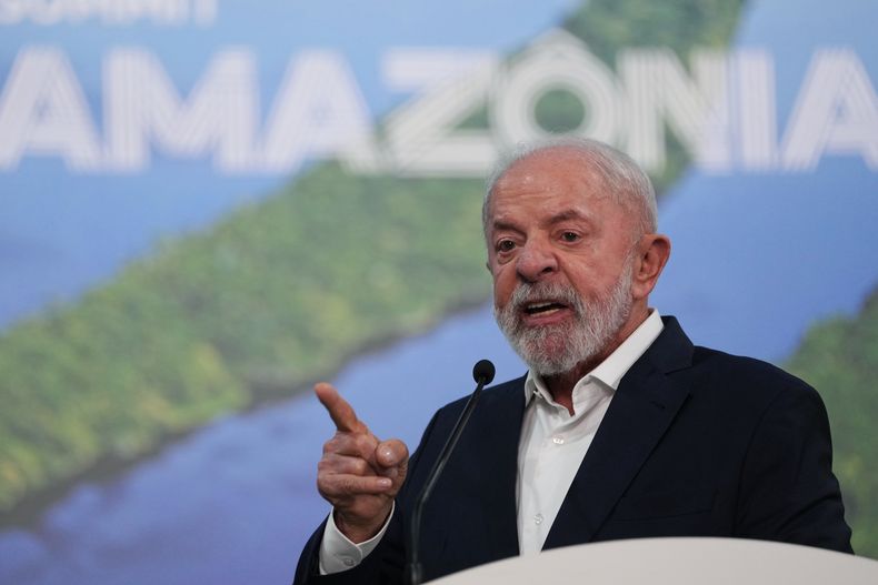 El presidente brasileño Luiz Inácio Lula da Silva habla durante una conferencia de prensa en la Cumbre del Clima COP30 de la ONU, el miércoles 19 de noviembre de 2025, en Belém, Brasil. (AP Foto/Andre Penner)