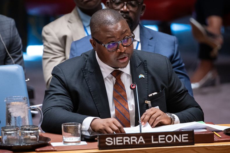 ARCHIVO - El ministro de Relaciones Exteriores de Sierra Leona, Timothy Kabba, interviene en una reunión de alto nivel del Consejo de Seguridad de la Asamblea General el 23 de septiembre de 2025, en Naciones Unidas. (AP Foto/Angelina Katsanis, archivo)
