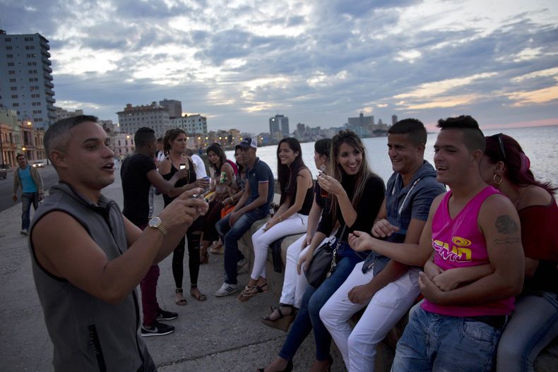 El régimen cada vez cuenta con menos influencia entre la juventud cubana.