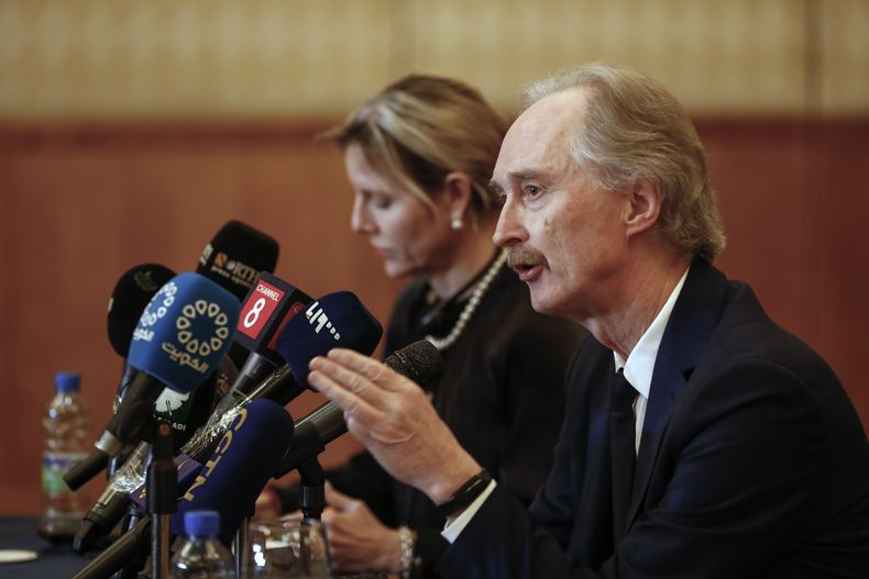 Geir O. Pedersen, enviado especial de la ONU para Siria, habla durante una conferencia de prensa en Damasco el miércoles 22 de enero de 2025. (AP Foto/Omar Sanadiki)