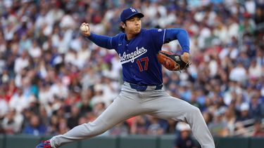 El lanzador abridor de los Dodgers de Los Ángeles, Shohei Ohtani, realiza un lanzamiento contra los Mellizos de Minnesota durante la sexta entrada de un partido de béisbol, el miércoles 24 de junio de 2026, en Minneapolis. (Foto AP/Matt Krohn)