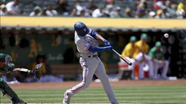 Semien sale de mala racha con grand slam y Rangers ganan