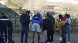 flujo constante de migrantes desafia la frontera entre mexico y estados unidos