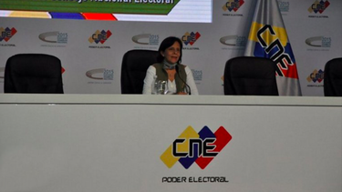 el chavismo extiende el cierre de las mesas electorales: la oposicion denuncia irregularidades