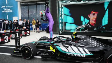 El italiano Kimi Antonelli de la escudería Mercedes celebra tras ganar el Gran Premio de Miami el domingo 3 de mayo del 2026. (AP Foto/Rebecca Blackwell)